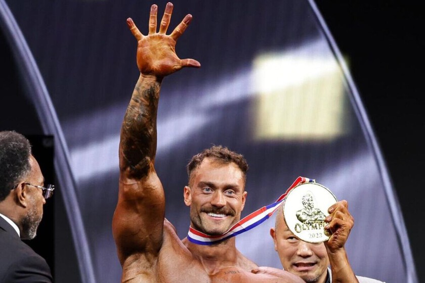 chris bumstead gana mr olympia 2023 se convierte quinta vez consecutiva mejor culturista mundo su categoria file